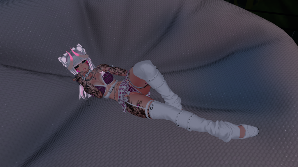 VRChat_2026-07-05_00-02-21.665_7680x4320