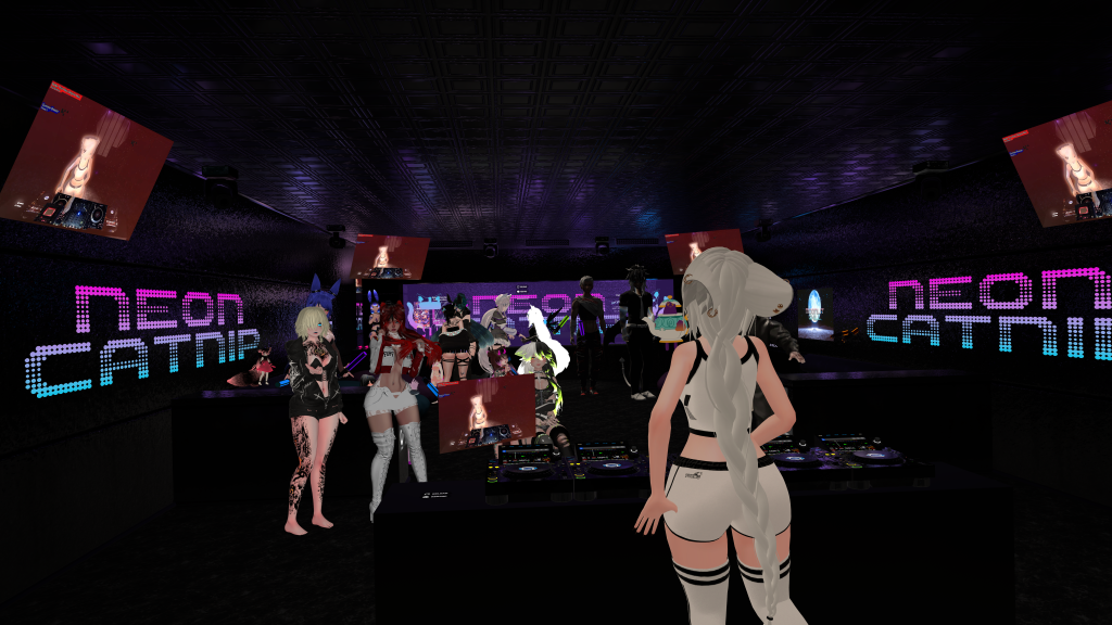 VRChat_2026-08-22_19-41-11.179_7680x4320